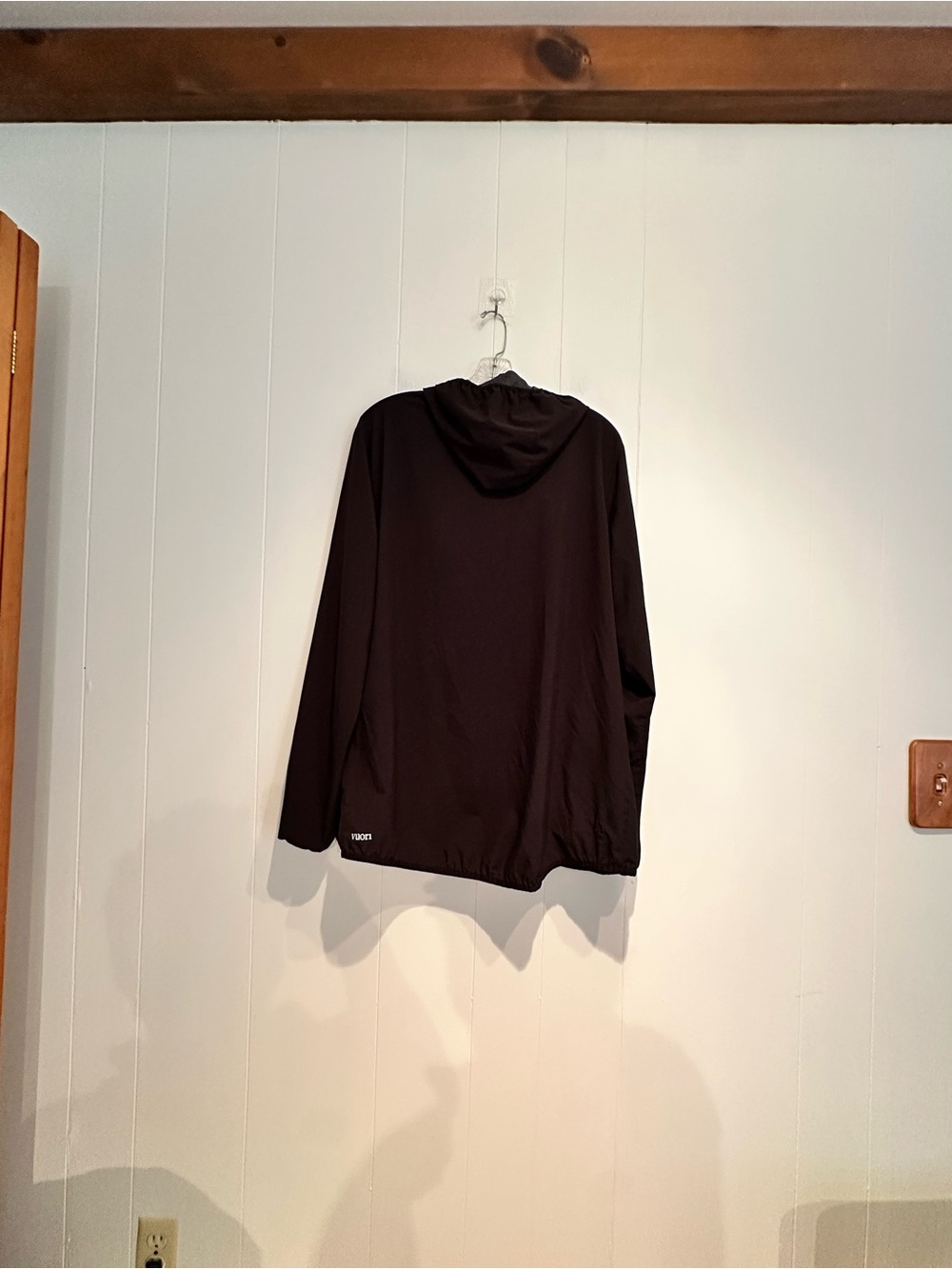 Vuori Black Hooded Performance Jacket XL Lightweight Zip Front Needs Repair - Picture 5 of 6